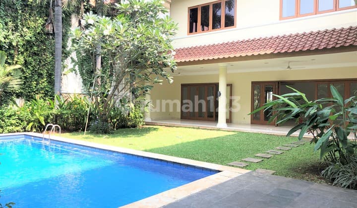 Beautiful and spacious tropical house in Kemang Jakarta Selatan