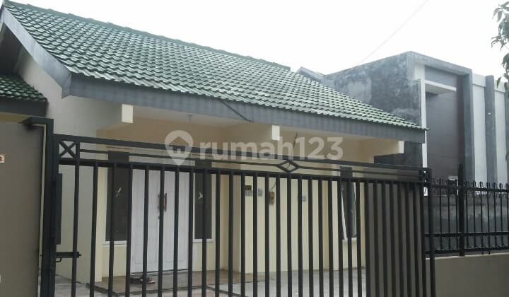 Rumah hitung tanah di dekat bandara Juanda Surabaya SHM luas 220m