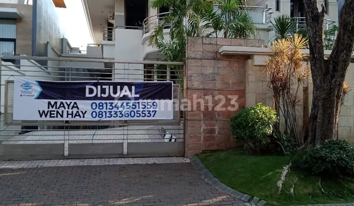 rumah mewah long golf view graha family dekat Citraland,Pakuwon indah