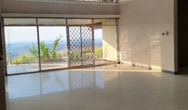 Rumah 2 lantai habis renov full view kota