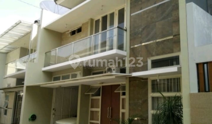 Rumah cluster tengah kota solo