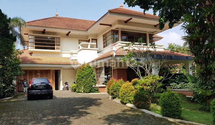 Rumah Mewah Bonus Kolam Renang di Cluster Bunga Raya Rancamaya