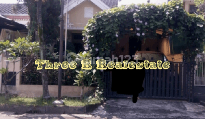 Rumah Asri Depan Belakang Ada Taman Akses Jalan Sangat Lebar