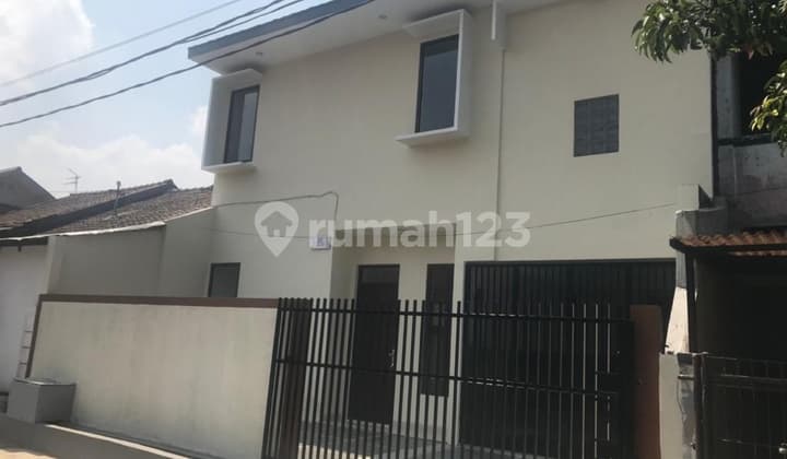 Rumah baru 2 lantai siap huni di Taman Kopo Indah 1