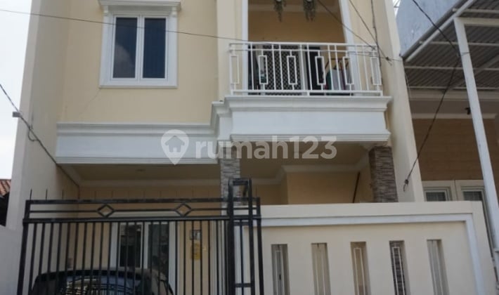 Nice Ready-to-Live House in Gading Indah Kelapa Gading, North Jakarta Nice Ready-to-Live House in Gading Indah Kelapa Gading, North Jakarta