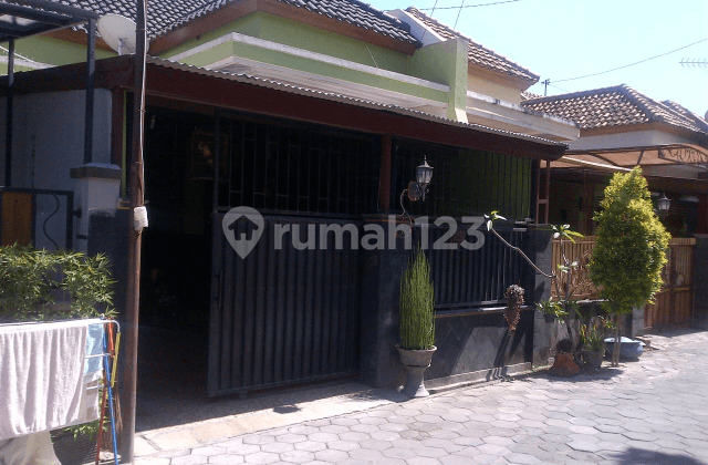 Rumah siap pakai di perumahan gentan