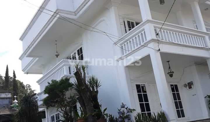 Villa cantik dan terawat Dekat TAMAN SAFARI. Harga sangat Murah !!