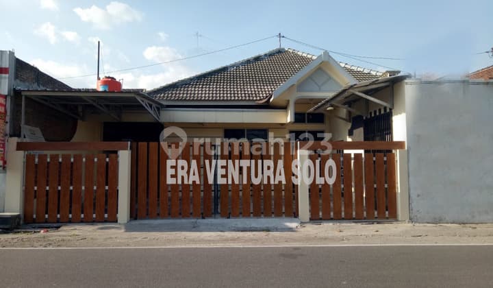 Strategic Boarding House in Mojosongo, Solo