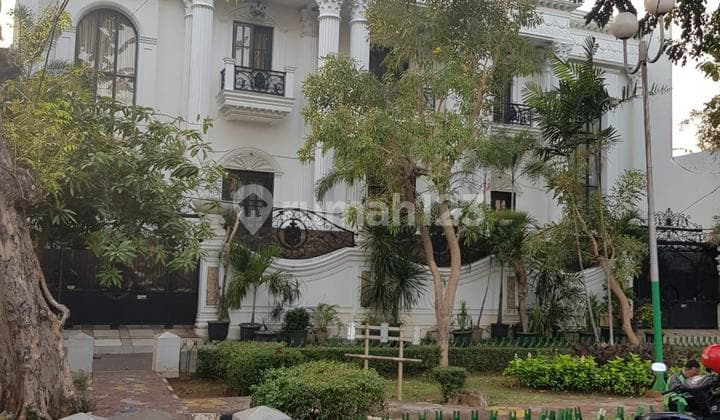 Rumah mewah fasilitas kolam renang kemayoran jakarta pusat