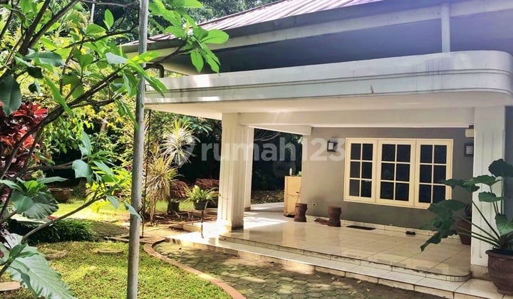 Rumah Tua Strategis di Area Blok M