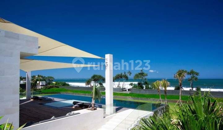 BEACHFRONT LUXURY VILLA IN CANGGU