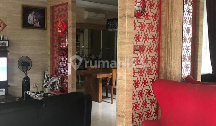 Corner House Crown Mansion