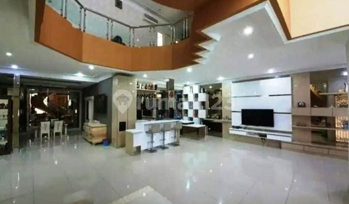 Harus Laku Rumah Hook Luas 2 Lantai di Belakang Mal Kelapa Gading