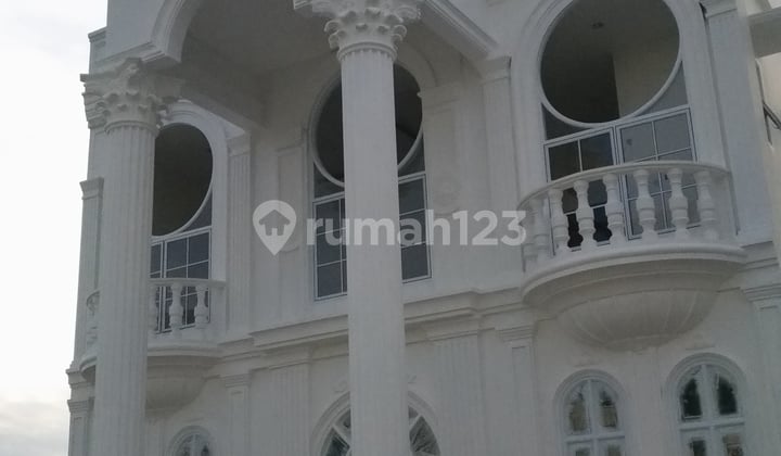 Hunian Eksklusif Ala Eropa di Tengah Kota Pekanbaru