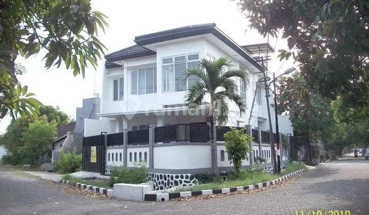 Rumah 2.5 Lantai, Baru Gress, Minimalis, Hoek/ Pojokan, Row Jalan depan Lebar + Paving, Siap Huni, Bisa untuk Rumah Tinggal/Kantor