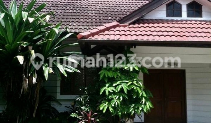 Rumah Semi Furnished Bagus - 5BR+3 (Lt: 1055 m² Lb: 500 m²) 15.2m, Kemang, Jakarta Selatan