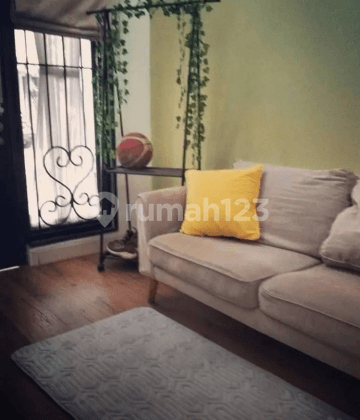 Rumah cantik minimalis di Graha Raya