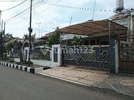 Rumah depan rs columbia, Kayu Putih - Jakarta Timur