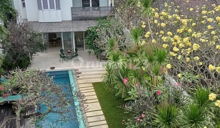 Villa Dijual, 6 Bedrooms, Pool, Furnished, di Seminyak, Bali