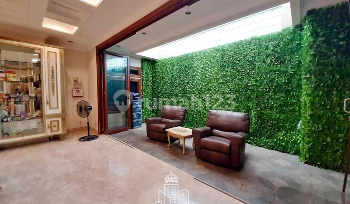 Rumah Mewah Dekat Hotel at Plaju, Thamrin Jakarta Pusat