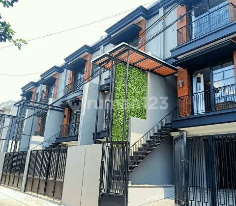 Modern minimalist ready-to-occupy house near Citoz Cilandak