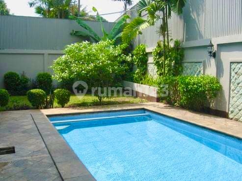 Kemang Utara Compound 4 Bedrooms With Private Pool Ajh04086