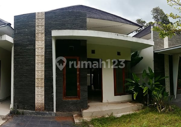 ******** | Ams-101 Bl Rumah 2 Kamar di Perumahan Griya Loka Tabanan