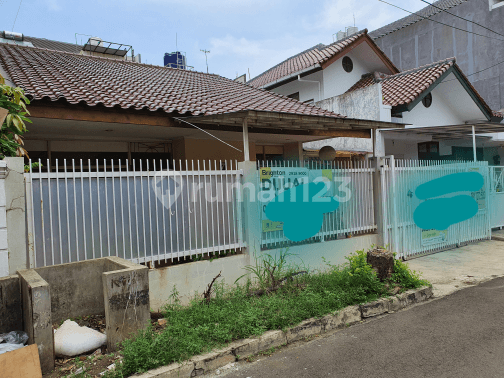 old house near serene, beautiful public facilities