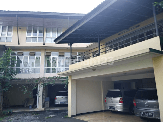 Rumah Asri Tanah Luas Lingkungan Nyaman Lebak Bulus