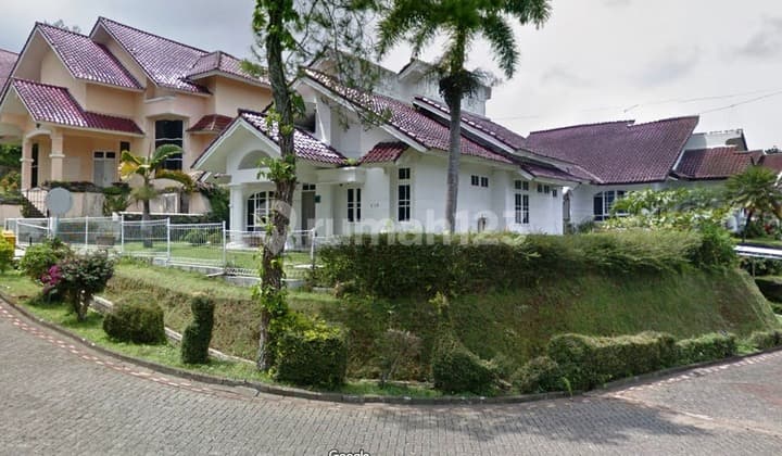 Villa Lux di Lotus Cipanas Puncak Bogor