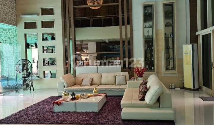 Rumah Mewah dengan Swimming Pool di Sunter