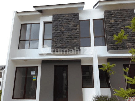 Rumah baru 2 lantai di Graha Raya