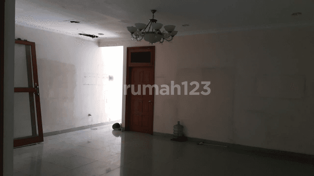 rumah mungil dkt jalur umum dan fasum LRT