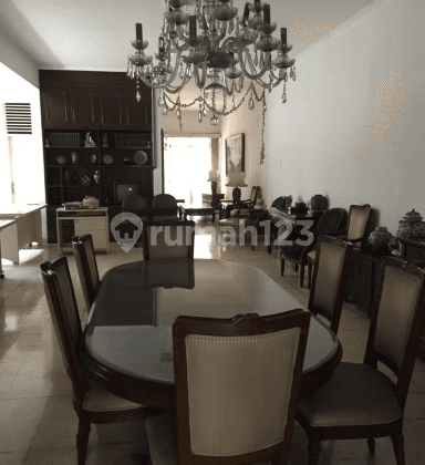 Rumah Lama di pusat kota jakarta