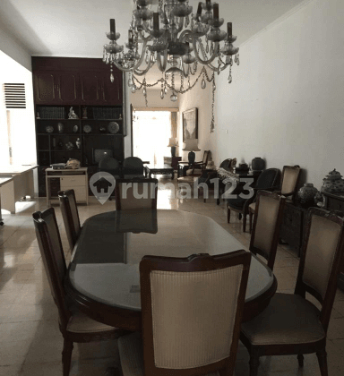 Rumah Lama di pusat kota jakarta