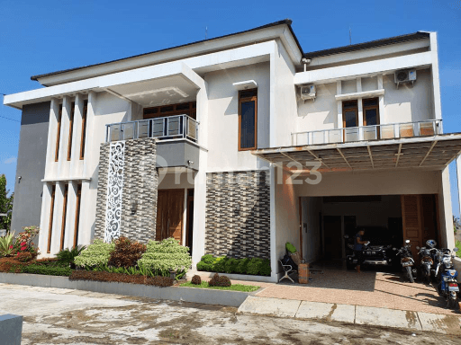 Rumah Mewah 3 Lantai perum Elit Purbalingga