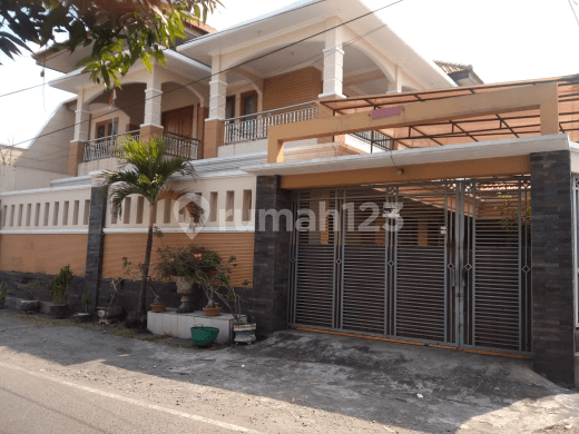 Luxurious house in the center of Serengan, Solo, cheap.