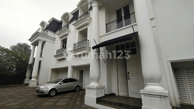 Siap Huni!! Rumah Premium dan Mewah 4BR Harga Special di Kemang, Jakarta Selata