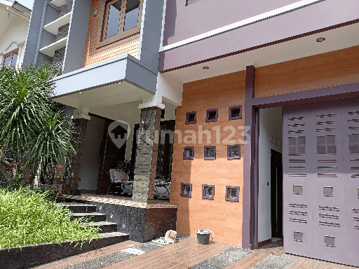 Rumah Baru Daerah Nyaman Aman, Siap Huni dengan Dilengkapi Furniture.