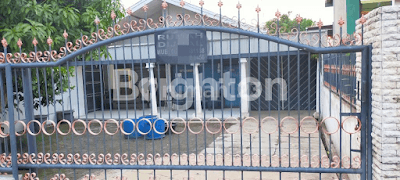 RUMAH DI PINGGIR JALAN BESAR DAERAH SEMARANG ATAS RUMAH DI PINGGIR JALAN BESAR DAERAH SEMARANG ATAS