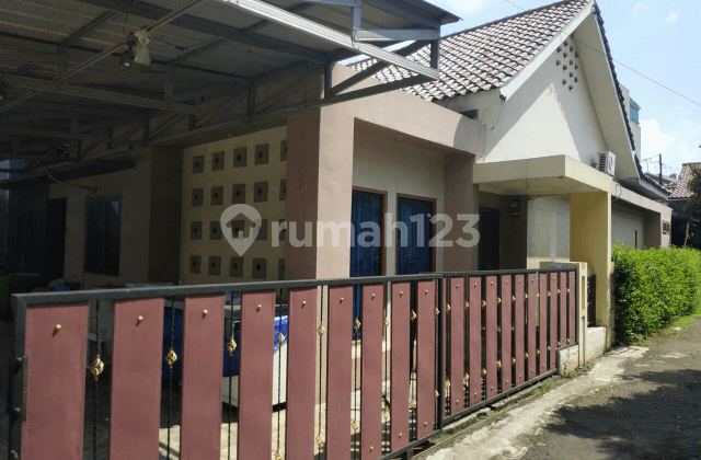 Rumah dekat pintu tol limo