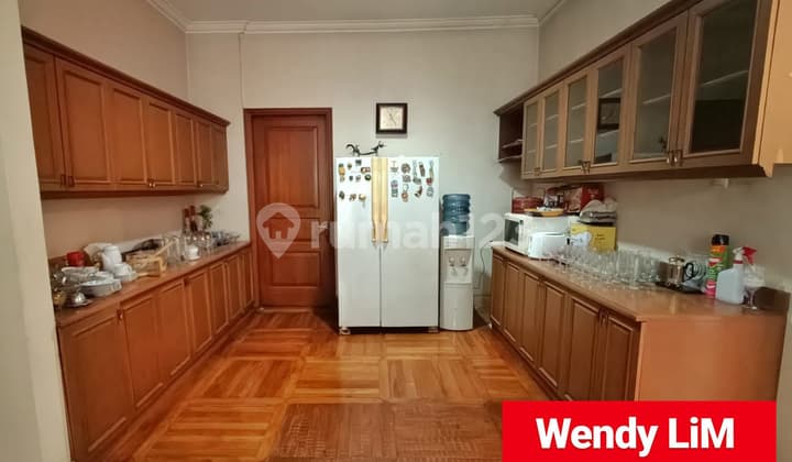 RUMAH ASRI & MEWAH dgn TAMAN di Jl. DUKU PATRA, KUNINGAN