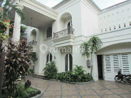 Beautiful White House Unfurnished At Kemang, South Jakarta