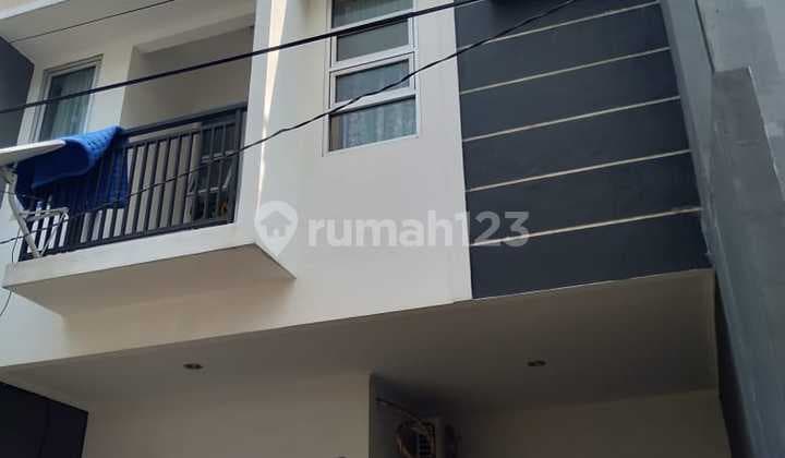 Rumah minimalis 2 lantai siap huni di tanjung duren selatan