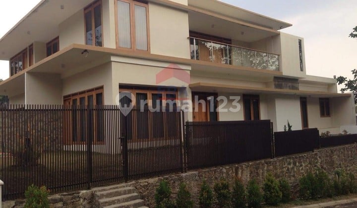 Luxury Home Citra Green Dago, rumah 3 Lantai Siap Huni
