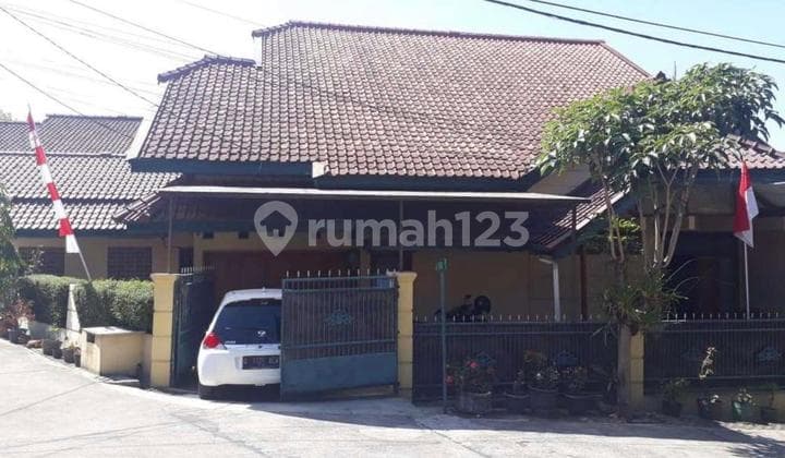 Rumah Bagus Unfurnished Sertifikat Hak Milik di Permai, Bandung