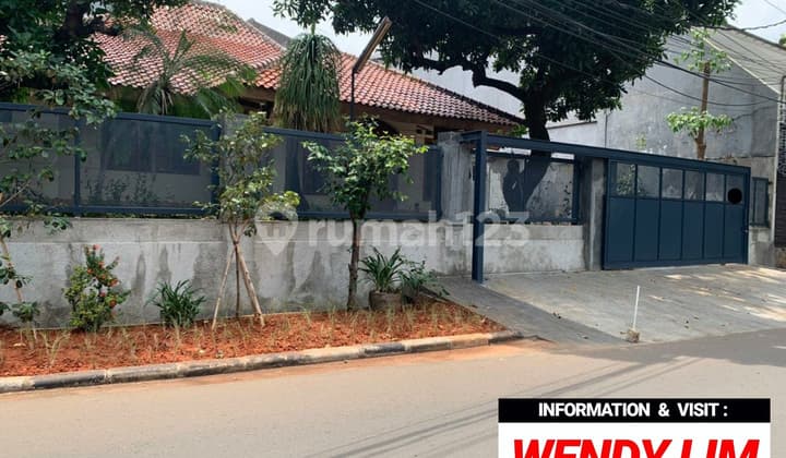 RUMAH di Jl.CIKATOMAS, SENOPATI, JAKSEL (JARANG ADA)