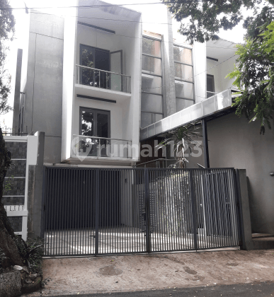 Pasteur Rumah Tengah Kota Bangunan Baru