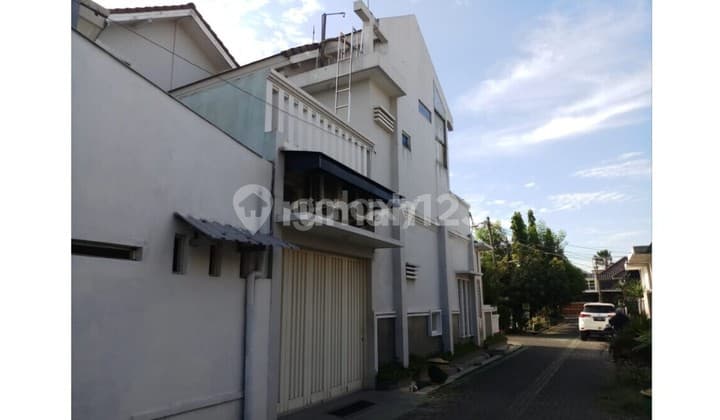 Rumah Hook Perum Maritim Kebraon, Minimalis 2 Lantai, SHM, Luas dan Nyaman