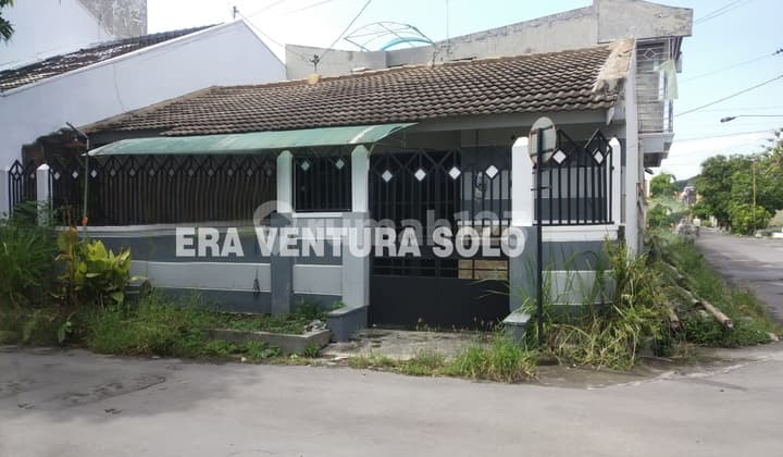 Ready-to-Occupy House in the Elite Area of Fajar Indah